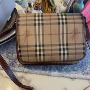 Stylish Burbury brand 🌹Checkered Crossbody Bag